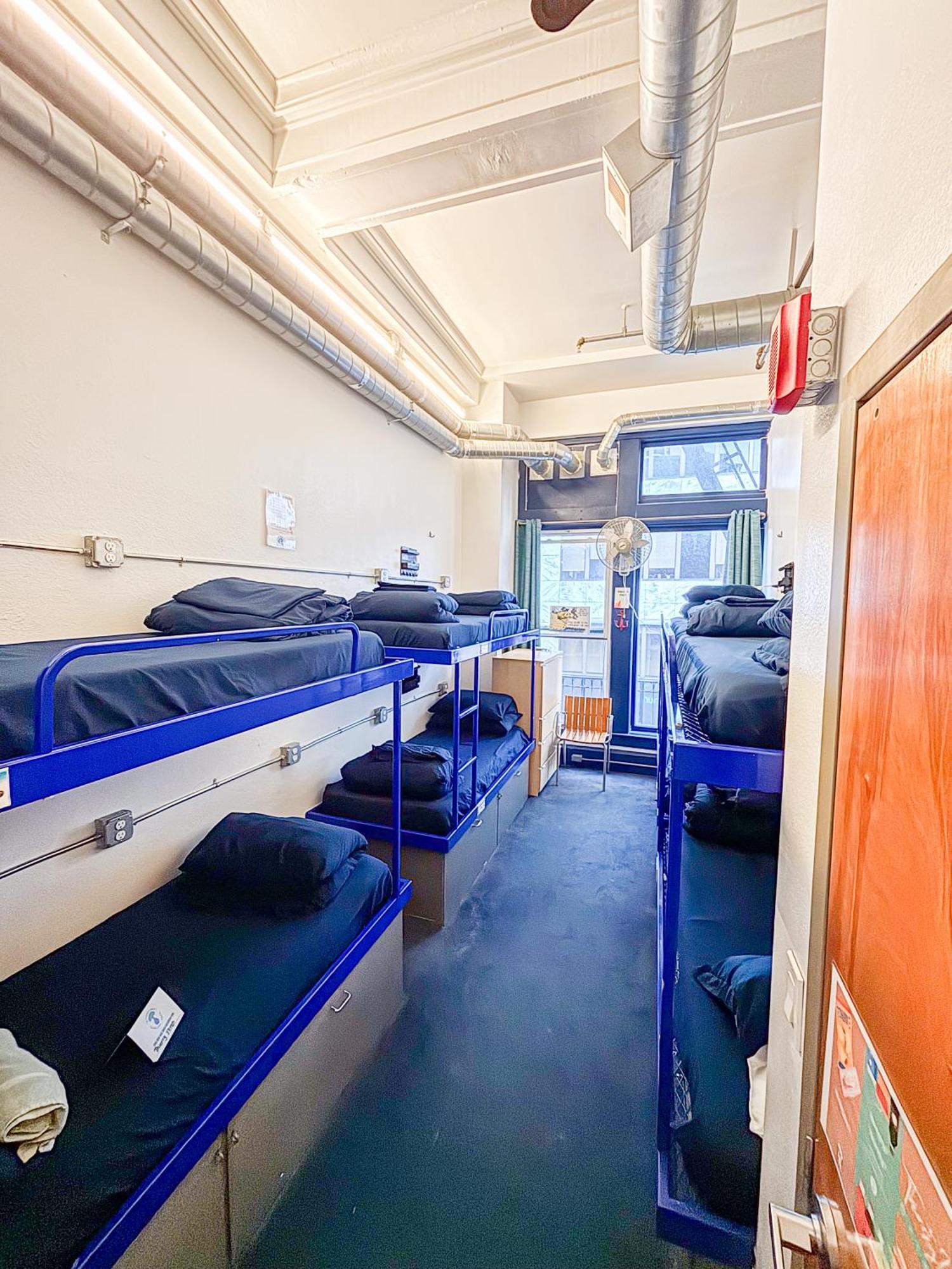 Albergue Ith Pacific Tradewinds Backpacker *